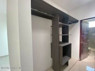 Casa, estudio, 3 recamaras, cuarto de servicio, roof - VENTA. Cumbres del Lago