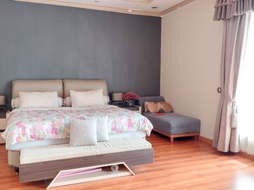Best Deal! Rumah Cluster Venice, full furnish, hadap barat laut!