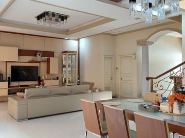 Best Deal! Rumah Cluster Venice, full furnish, hadap barat laut!