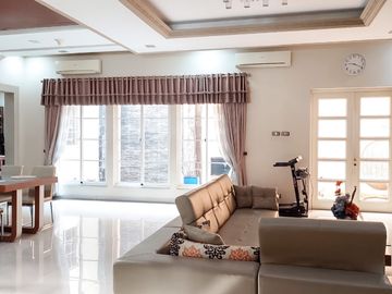 Best Deal! Rumah Cluster Venice, full furnish, hadap barat laut!