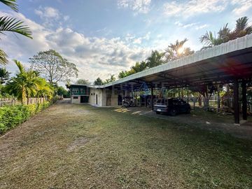 Commercial Building for Restaurant or Coffee Shop Business for Sale in San Sai
