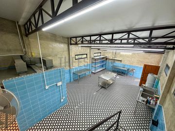 Commercial Building for Restaurant or Coffee Shop Business for Sale in San Sai