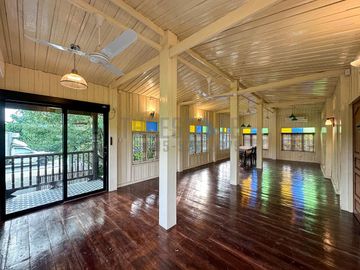 Commercial Building for Restaurant or Coffee Shop Business for Sale in San Sai