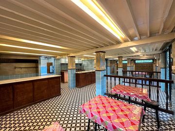 Commercial Building for Restaurant or Coffee Shop Business for Sale in San Sai