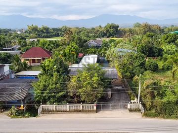 Commercial Building for Restaurant or Coffee Shop Business for Sale in San Sai