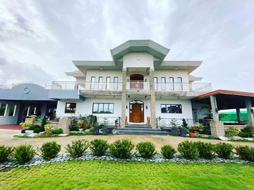 FOR SALE GRAND MANSION WITH FARM RESORT IN NUEVA ECIJA VERY NEAR NLEX AND NATIONAL ROAD
