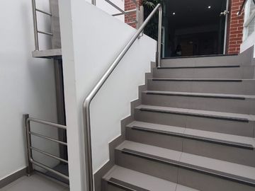 ALQUILO MODERNO DEPARTAMENTO AMOBLADO. IDEAL HOME OFFICE. MIRAFLORES