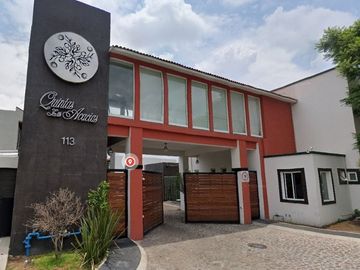 Renta de casa  amueblada y equipada en Santa Fe Juriquilla