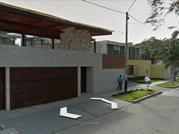 VENDA DE CASA DE DOS PISO FRENTE AL CLUB GRAU- CENTRO DE PIURA