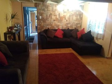 AMPLIA Y COMODA CASA EN LOS PLATEROS , PUDAHUEL 5 DORMITORIOS, 2 BAÑOS
