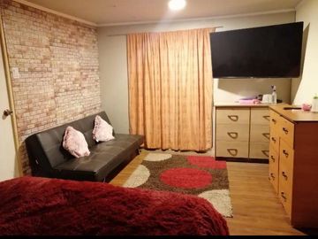 AMPLIA Y COMODA CASA EN LOS PLATEROS , PUDAHUEL 5 DORMITORIOS, 2 BAÑOS