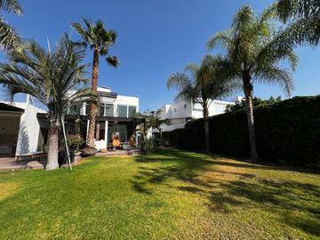 Casa en venta en villas del mesón de 1 piso y vista a club de golf