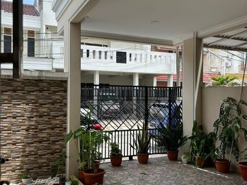 DI RUMAH SEKTOR GADING SERPONG SIAP HUNI LEBAR 9 HADAP UTARA FULL RENOVASI SEMI FURNISHED