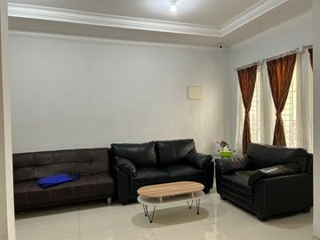 DI RUMAH SEKTOR GADING SERPONG SIAP HUNI LEBAR 9 HADAP UTARA FULL RENOVASI SEMI FURNISHED