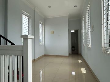 DI RUMAH SEKTOR GADING SERPONG SIAP HUNI LEBAR 9 HADAP UTARA FULL RENOVASI SEMI FURNISHED