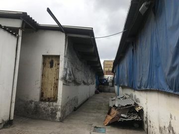 Innueble con Casa, Jardines, Oficinas Corporativas, Bodegas y Patio de maniobras