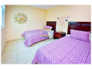 Casas con alberca, excelentes acabados