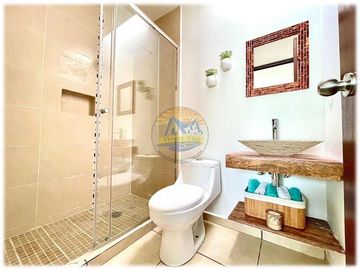 Casas con alberca, excelentes acabados
