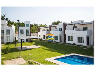 Casas con alberca, excelentes acabados