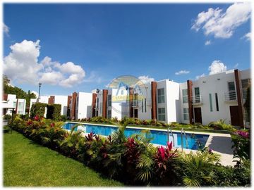 Casas con alberca, excelentes acabados