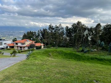 Terreno de venta en Cumbaya cerca al colegio terranova