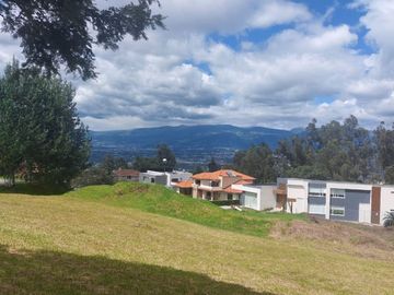 Terreno de venta en Cumbaya cerca al colegio terranova