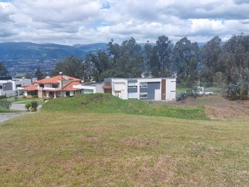 Terreno de venta en Cumbaya cerca al colegio terranova