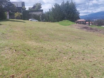Terreno de venta en Cumbaya cerca al colegio terranova