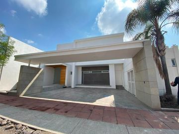 Amplia casa en venta en Aguascalientes, zona norte, zona Campanario