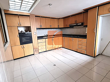 EN VENTA - DEPARTAMENTO EN  VENTA EN EL SECTOR LORETO EN LA CIUDAD DE LATACUNGA /23URB053