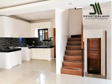 4Bedroom Accessible House and Lot in Tanauan City - 3minutes away from Tanauan Exit!