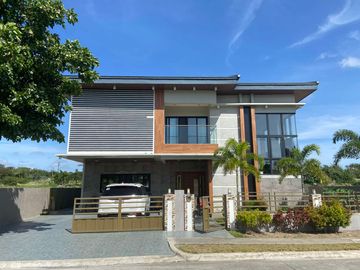Dazzling 5BR House and Lot for Sale in Alabang