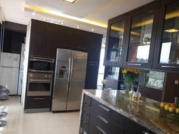 Venta de Departamento, sector González Suárez, cerca a Colegios, Hoteles, Zona Bancaria y Financiera