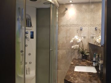 Venta de Departamento, sector González Suárez, cerca a Colegios, Hoteles, Zona Bancaria y Financiera