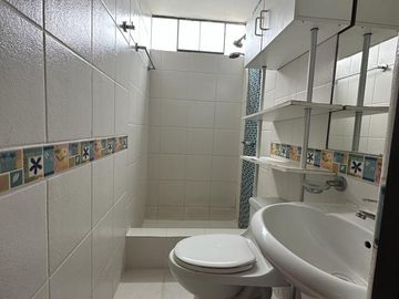 LINDA CASA CON PATIO Y JARDÍN EN CONDOMINIO