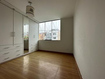 LINDA CASA CON PATIO Y JARDÍN EN CONDOMINIO