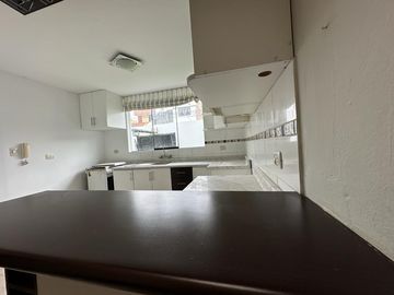 LINDA CASA CON PATIO Y JARDÍN EN CONDOMINIO
