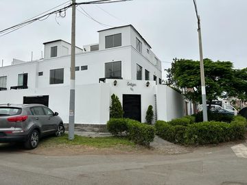 LINDA CASA CON PATIO Y JARDÍN EN CONDOMINIO