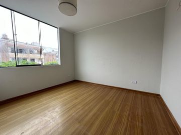 LINDA CASA CON PATIO Y JARDÍN EN CONDOMINIO