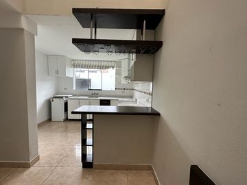 LINDA CASA CON PATIO Y JARDÍN EN CONDOMINIO