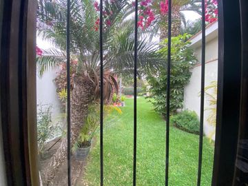 LINDA CASA EN VENTA CASA CON GRAN ÁREA VERDE Y PISCINA