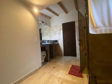 LINDA CASA EN VENTA CASA CON GRAN ÁREA VERDE Y PISCINA