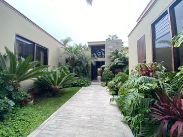LINDA CASA EN VENTA CASA CON GRAN ÁREA VERDE Y PISCINA