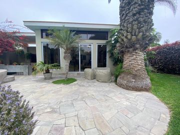 LINDA CASA EN VENTA CASA CON GRAN ÁREA VERDE Y PISCINA