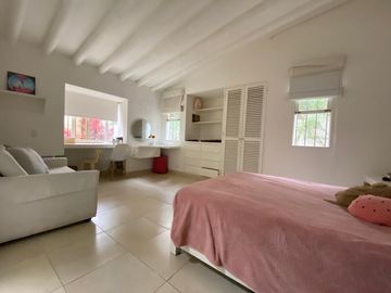LINDA CASA EN VENTA CASA CON GRAN ÁREA VERDE Y PISCINA