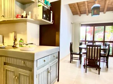LINDA CASA EN VENTA CASA CON GRAN ÁREA VERDE Y PISCINA