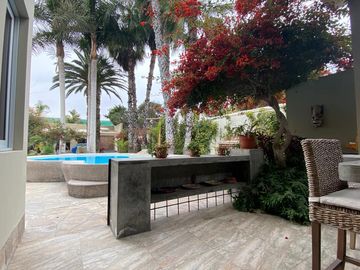 LINDA CASA EN VENTA CASA CON GRAN ÁREA VERDE Y PISCINA