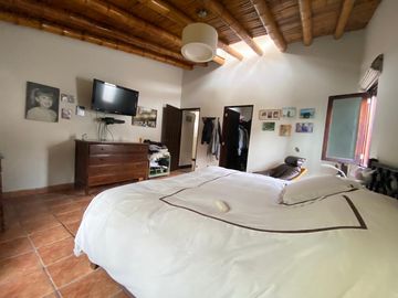 LINDA CASA EN VENTA CASA CON GRAN ÁREA VERDE Y PISCINA