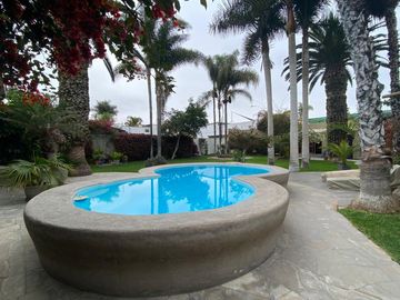 LINDA CASA EN VENTA CASA CON GRAN ÁREA VERDE Y PISCINA