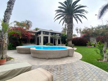 LINDA CASA EN VENTA CASA CON GRAN ÁREA VERDE Y PISCINA